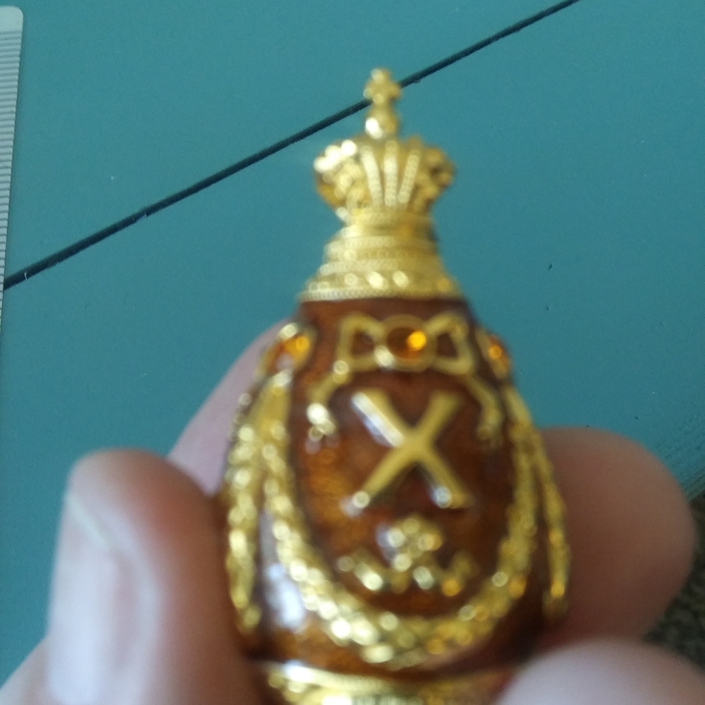 Vintage Joan Rivers Egg Pendant